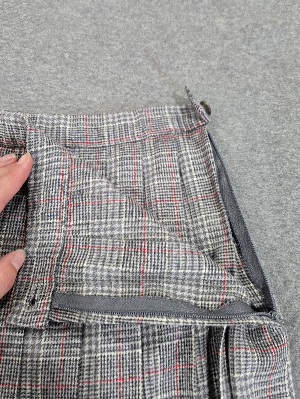 Vintage Pendleton 100% Virgin Wool Pleated Skirt Women's Size 12 Gray Red Plaid - Picture 5 of 8